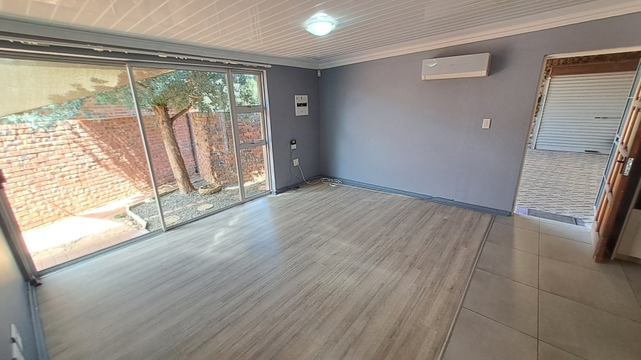 2 Bedroom Property for Sale in Pellissier Free State